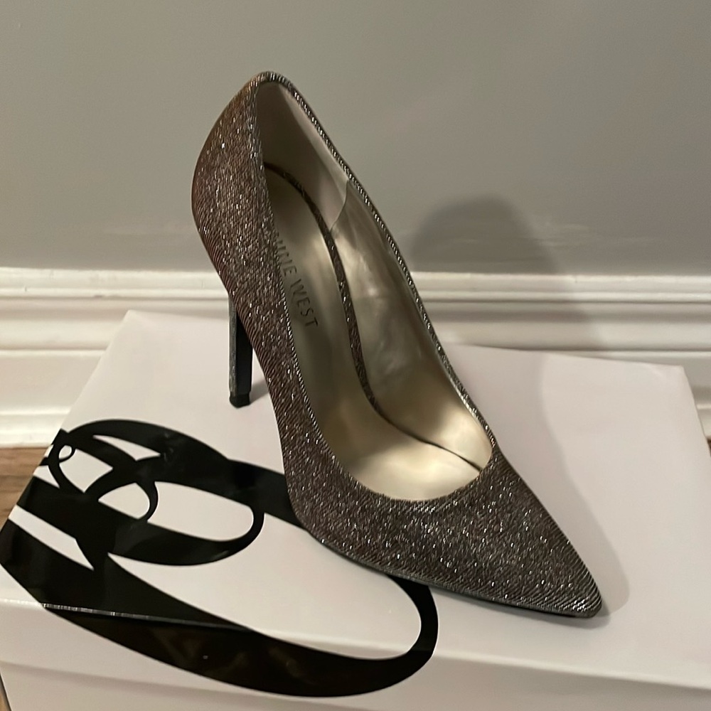 Nine West Pewter Pumps